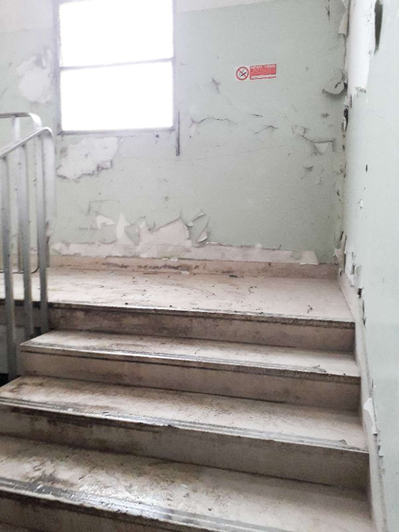 Pulizia scale ex ospedale